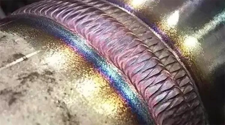 不銹鋼設(shè)備焊縫腐蝕如何解決？鼎業(yè)耐高溫韌性防腐涂層應(yīng)用