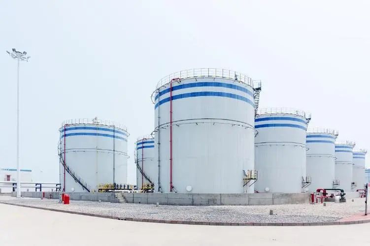 解決工業(yè)儲罐隔熱防腐難題：鼎業(yè)再生循環(huán)保溫材料應用